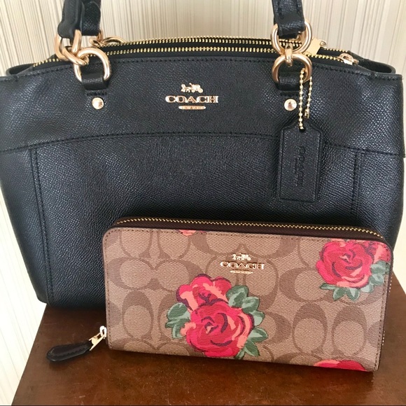 Coach Handbags - ⚠️LAST ONE⚠️Coach large floral zip wallet